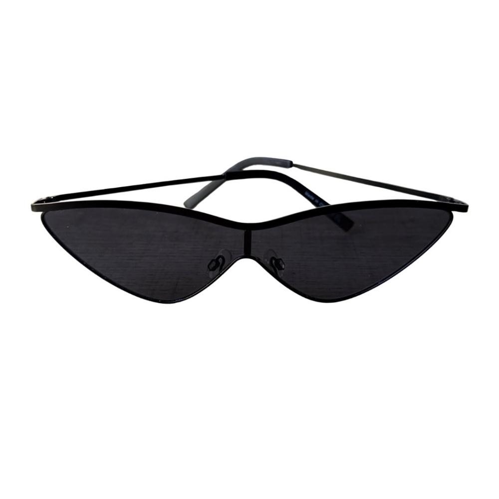 Vintage Cat Eye Women's Sunglasses Retro Triangle Lens Metal Frame (Black)